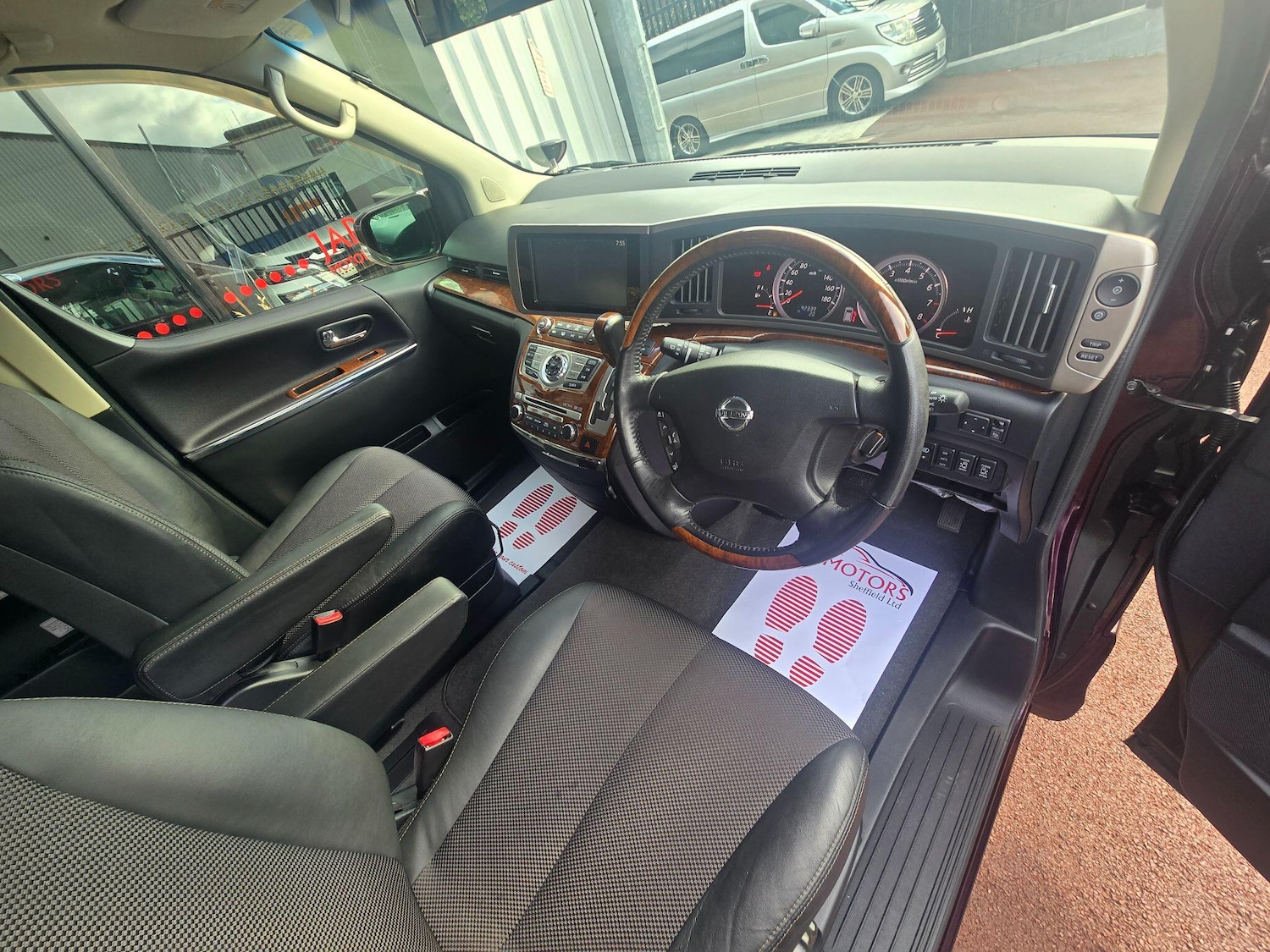 Used Nissan Elgrand for sale - 76215368: Photo 5