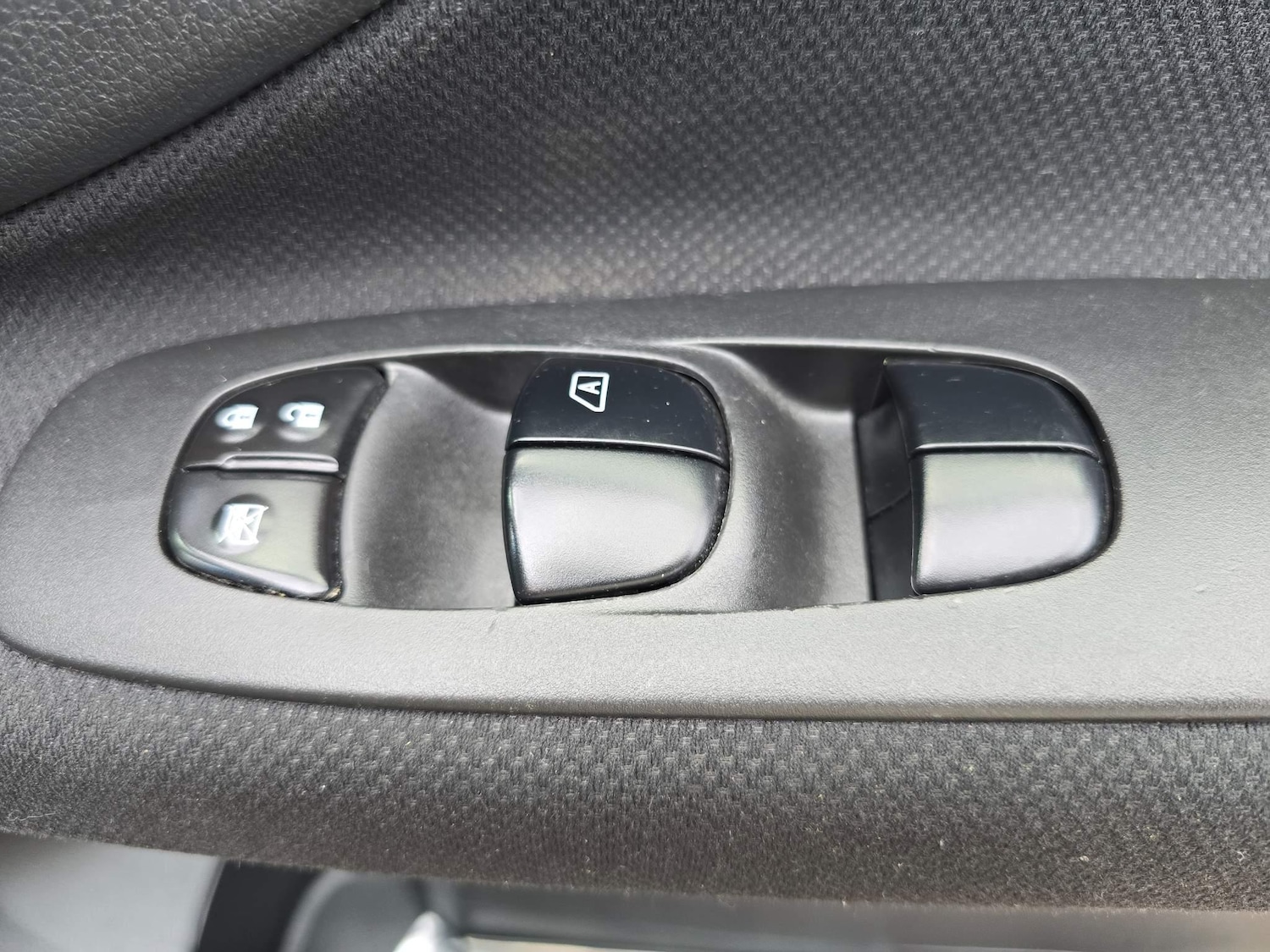 Used Nissan Serena 2025 for sale - 76997128: Photo 34