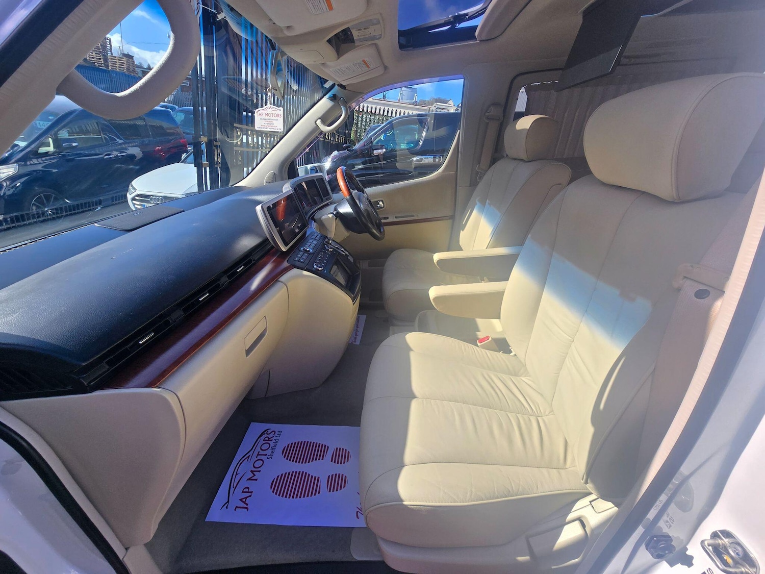 Used Nissan Elgrand for sale - 77840034: Photo 16