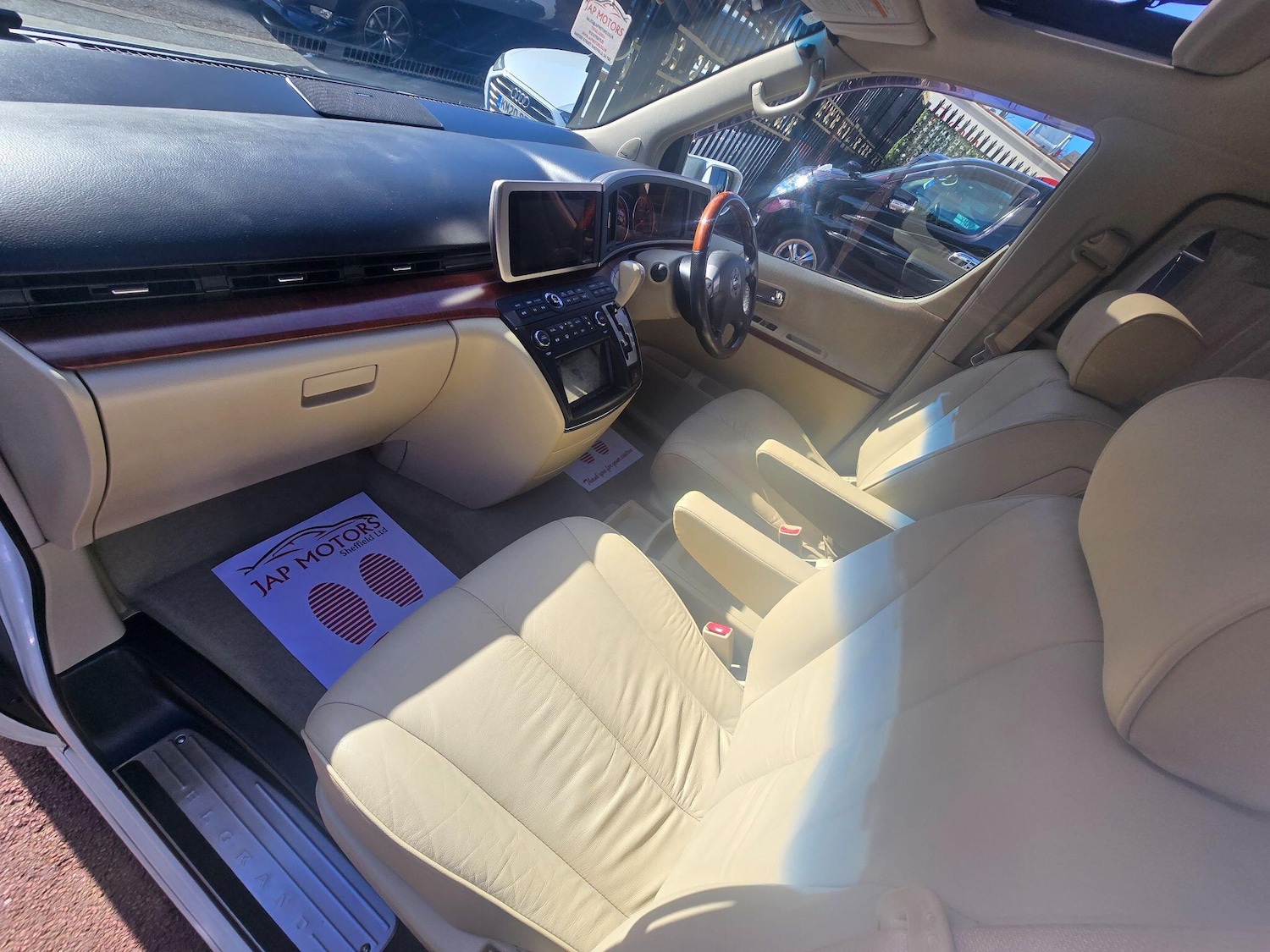 Used Nissan Elgrand for sale - 77840034: Photo 18