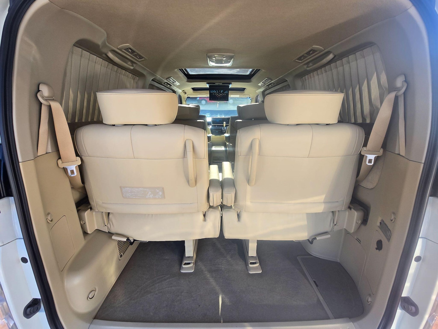 Used Nissan Elgrand for sale - 77840034: Photo 24