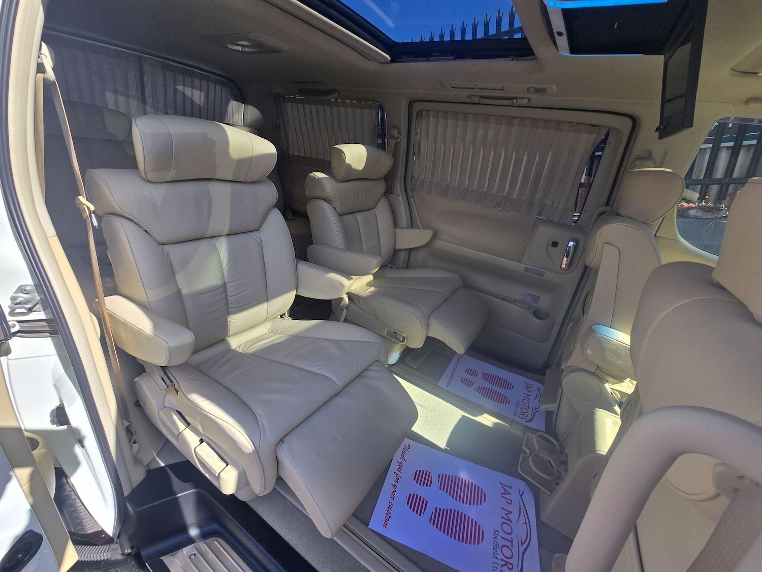 Used Nissan Elgrand for sale - 77840034: Photo 4