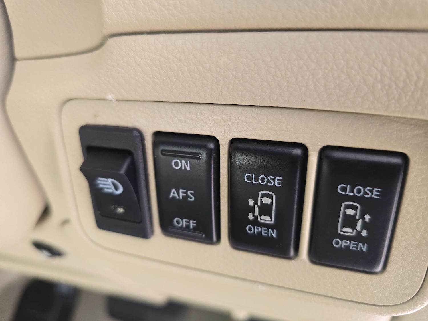 Used Nissan Elgrand for sale - 77840034: Photo 52