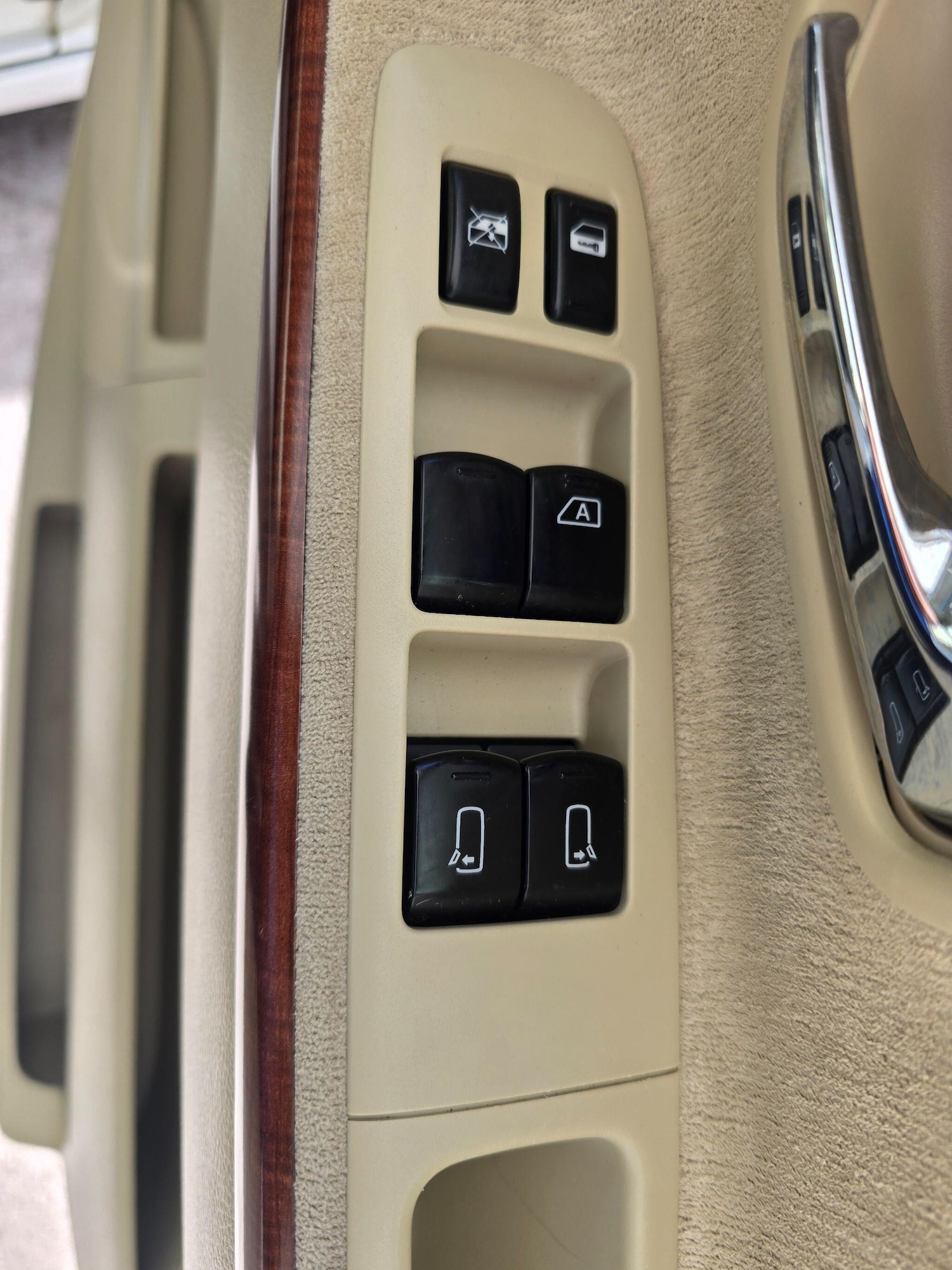 Used Nissan Elgrand for sale - 77840034: Photo 54