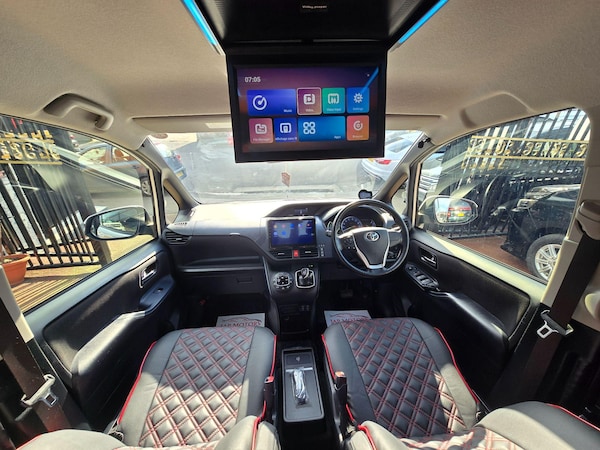 Used Toyota Voxy 2014 for sale - 74339224: Photo 1