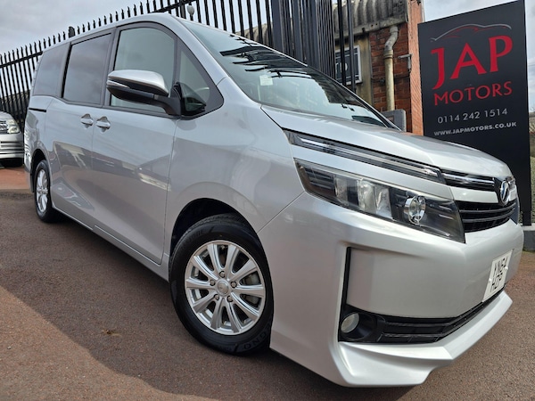 Used Toyota Voxy 2014 for sale - 74339224: Photo 2