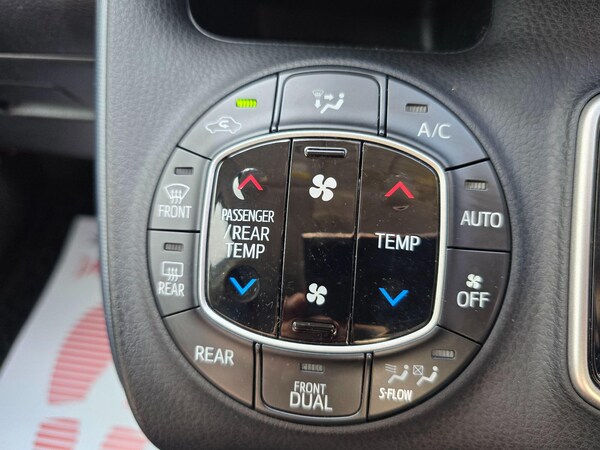 Used Toyota Voxy 2014 for sale - 74339224: Photo 40