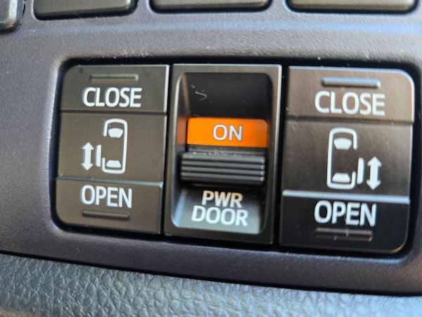 Used Toyota Voxy 2014 for sale - 74339224: Photo 47