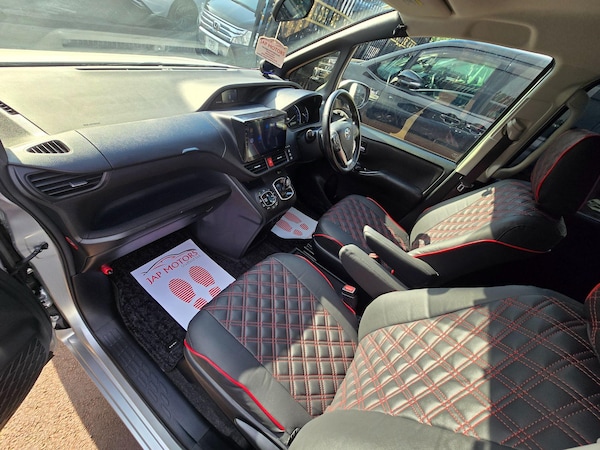 Used Toyota Voxy 2014 for sale - 74339224: Photo 4