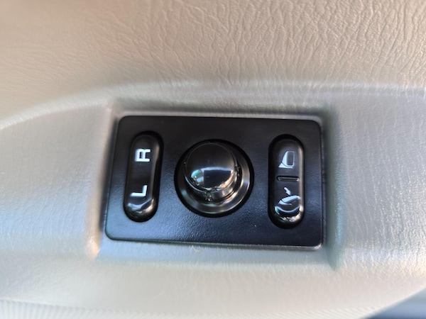 Used Nissan Elgrand 1998 for sale - 74339239: Photo 47
