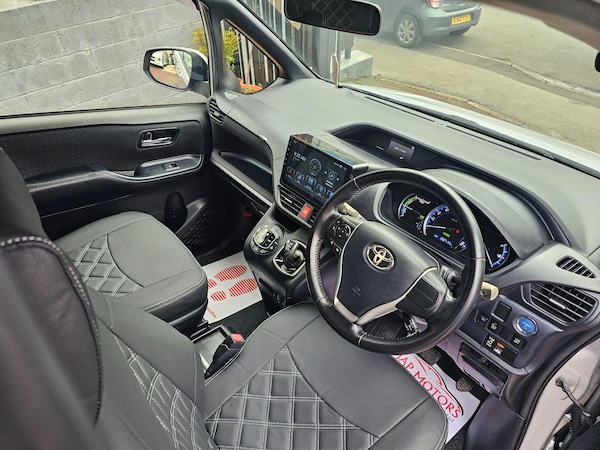 Used Toyota Voxy 2014 for sale - 74339230: Photo 11