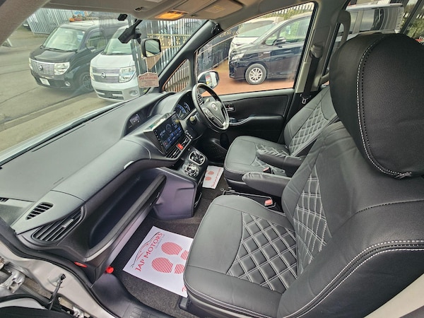 Used Toyota Voxy 2014 for sale - 74339230: Photo 13