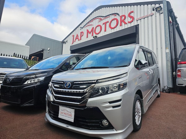 Used Toyota Voxy 2014 for sale - 74339230: Photo 1