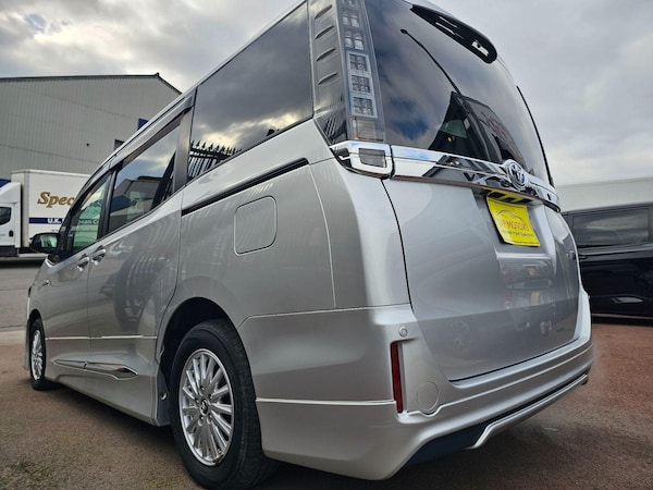 Used Toyota Voxy 2014 for sale - 74339230: Photo 23