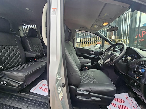 Used Toyota Voxy 2014 for sale - 74339230: Photo 28