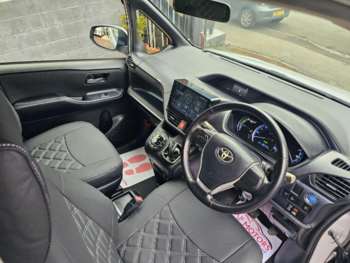 Used Toyota Voxy 2014 for sale - 74339230: Photo