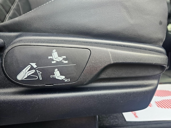 Used Toyota Voxy 2014 for sale - 74339230: Photo 32