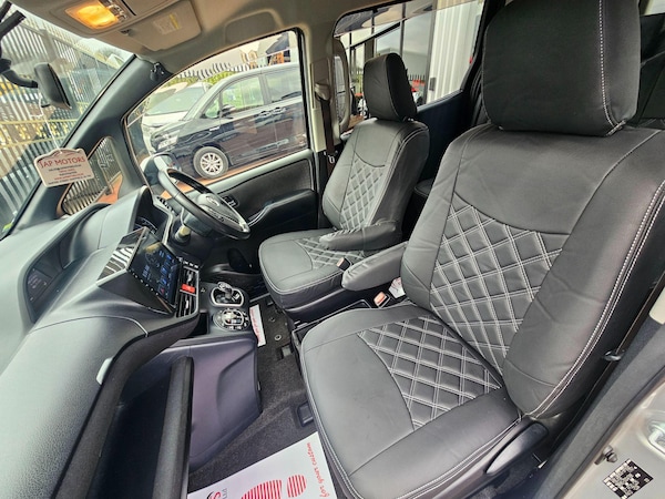 Used Toyota Voxy 2014 for sale - 74339230: Photo 4
