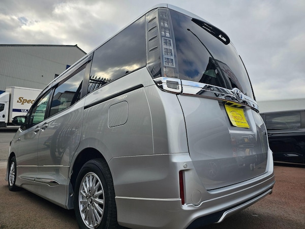 Used Toyota Voxy 2014 for sale - 74339230: Photo 8