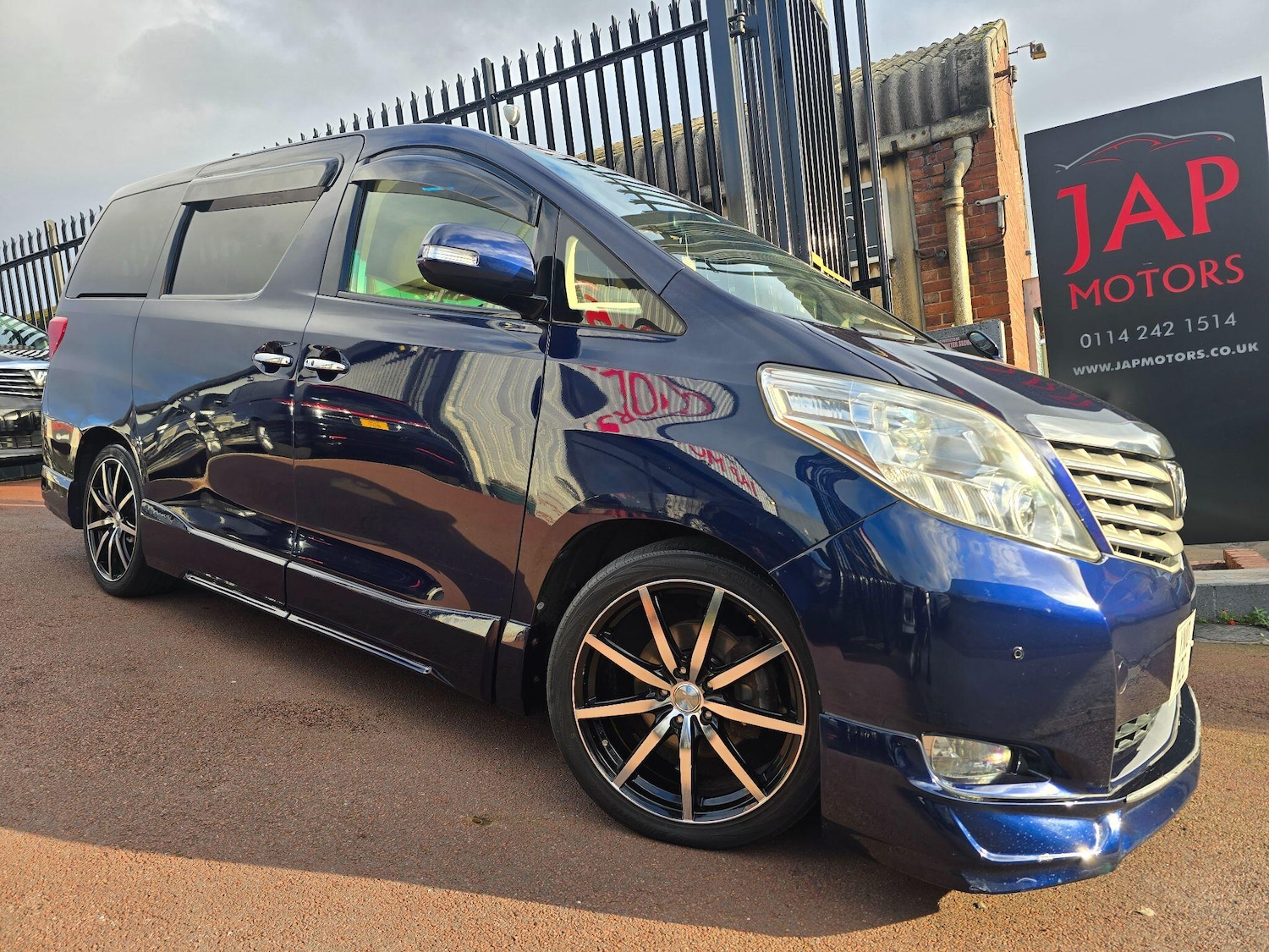 Used Toyota Alphard for sale - 76898323: Photo 1