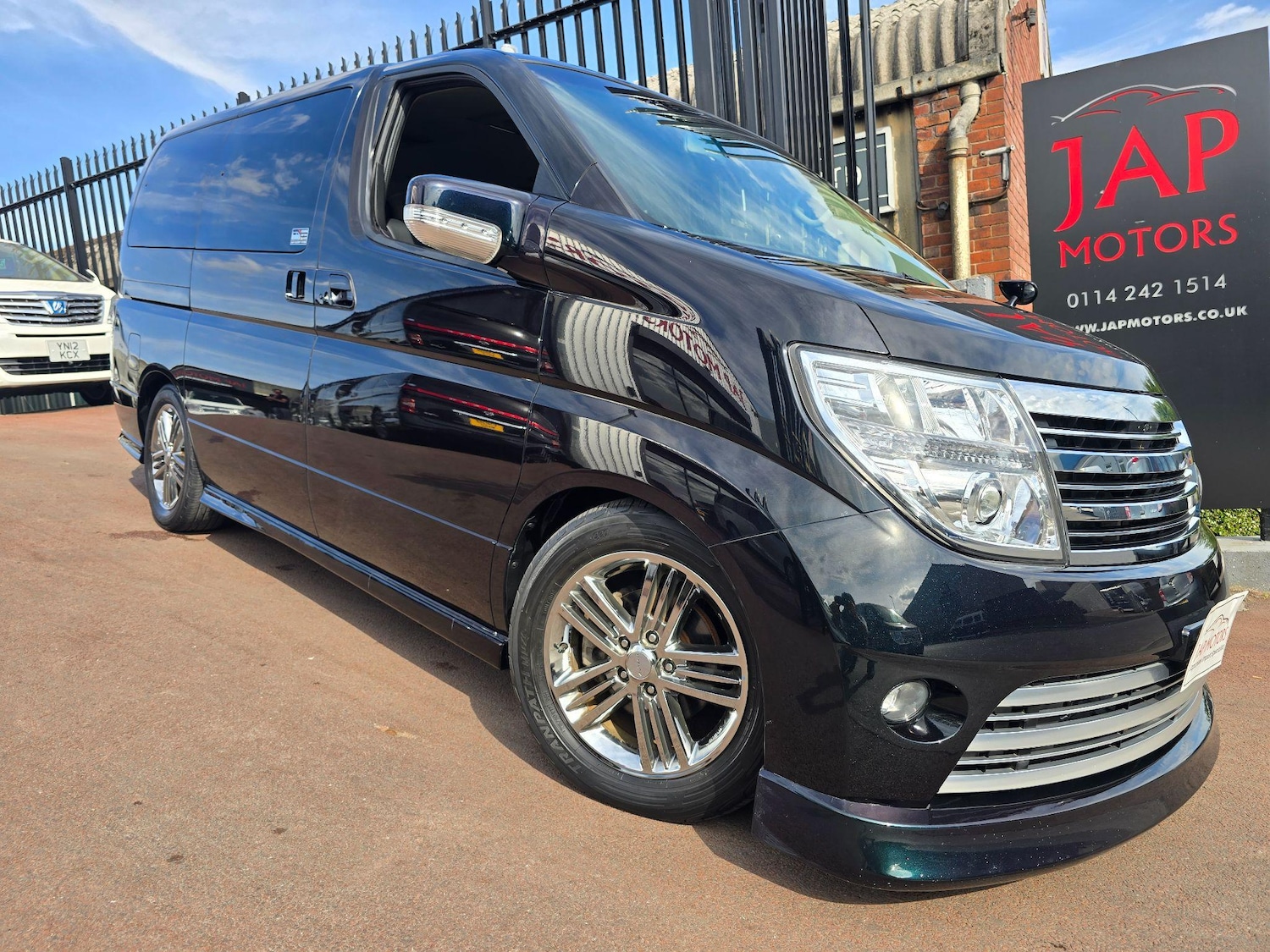 Used Nissan Elgrand 2025 for sale - 76988234: Photo 2