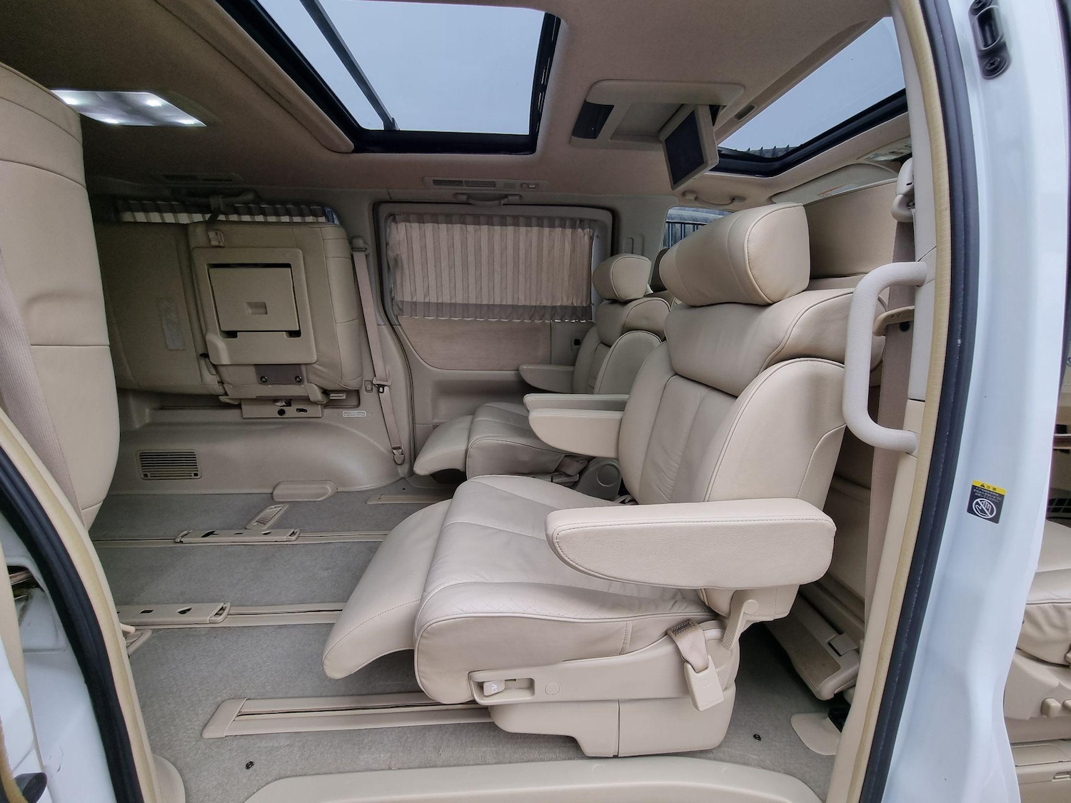 Used Nissan Elgrand 2025 for sale - 76988241: Photo 17