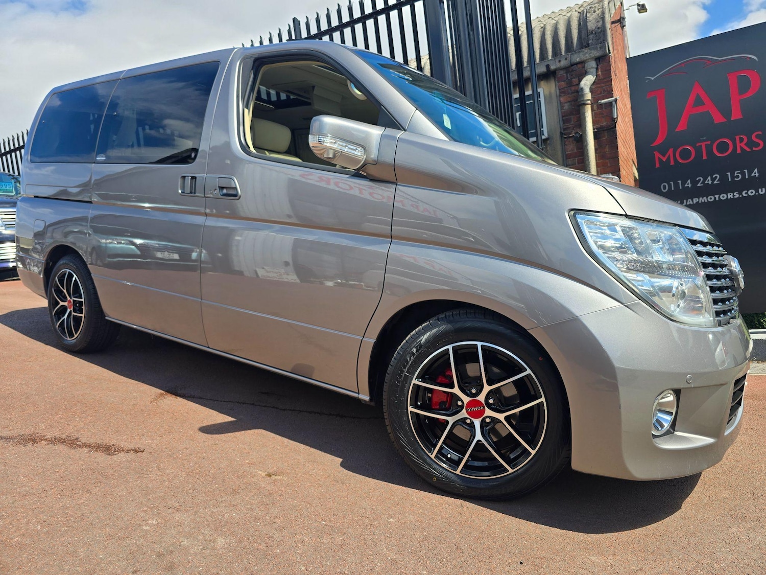 Used Nissan Elgrand 2025 for sale - 76988241: Photo 2