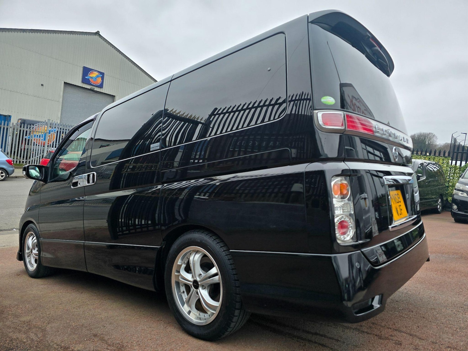 Used Nissan Elgrand for sale - 77793724: Photo 11