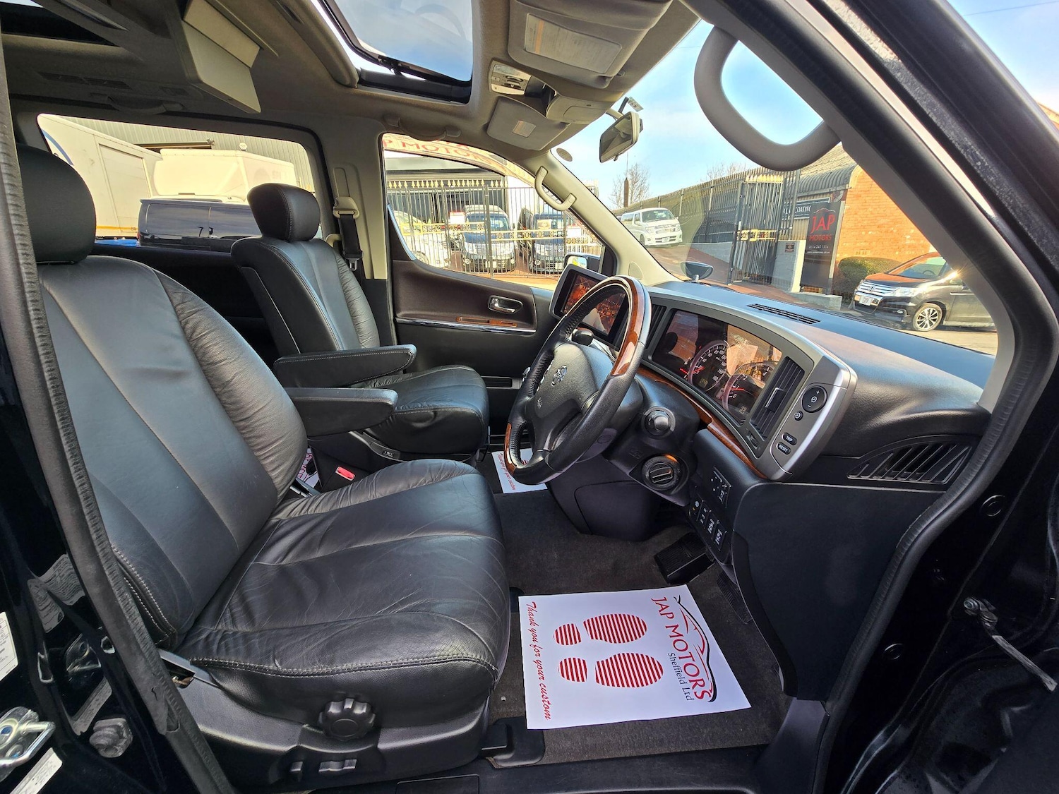 Used Nissan Elgrand for sale - 77793724: Photo 15