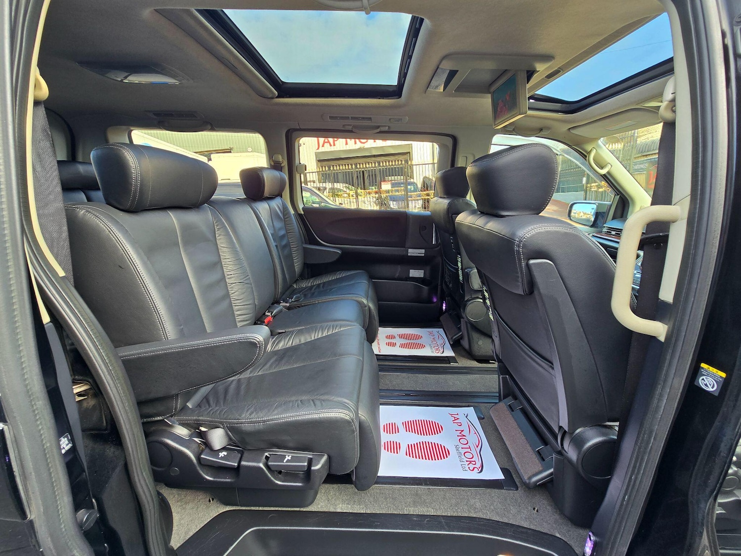 Used Nissan Elgrand for sale - 77793724: Photo 16