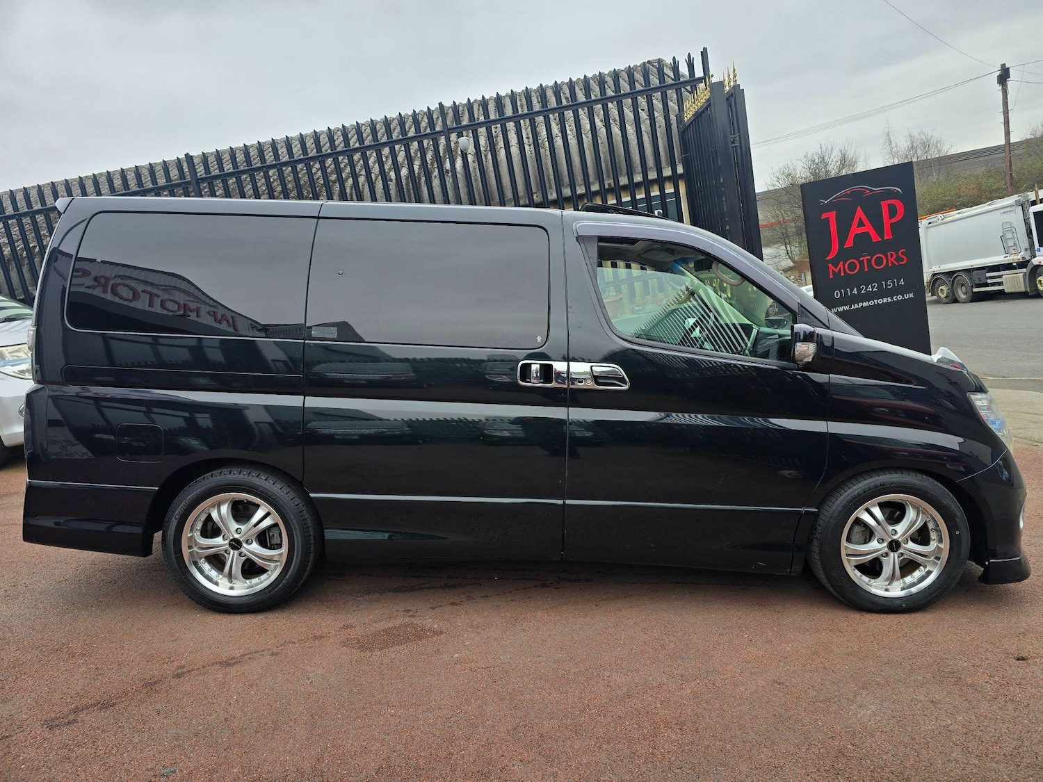 Used Nissan Elgrand for sale - 77793724: Photo 27