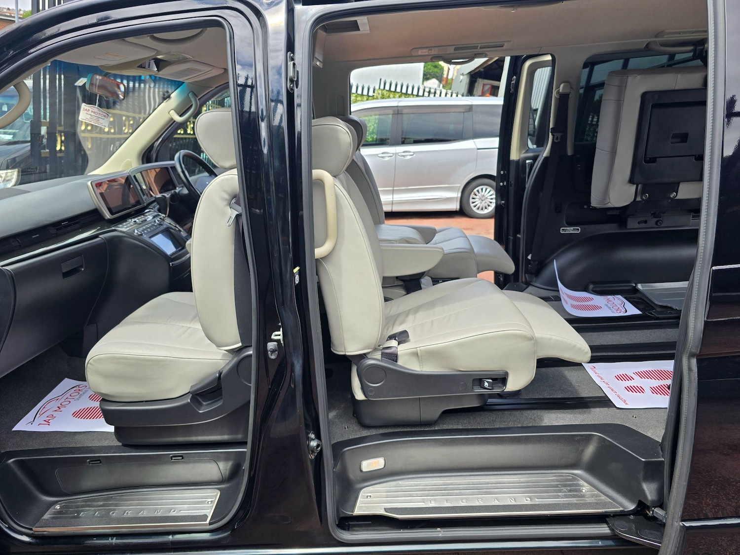 Used Nissan Elgrand 2025 for sale - 76988135: Photo 39