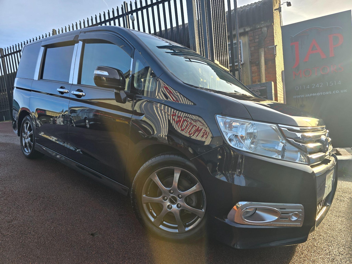 Used Honda Stepwagon for sale - 76936559: Photo 2