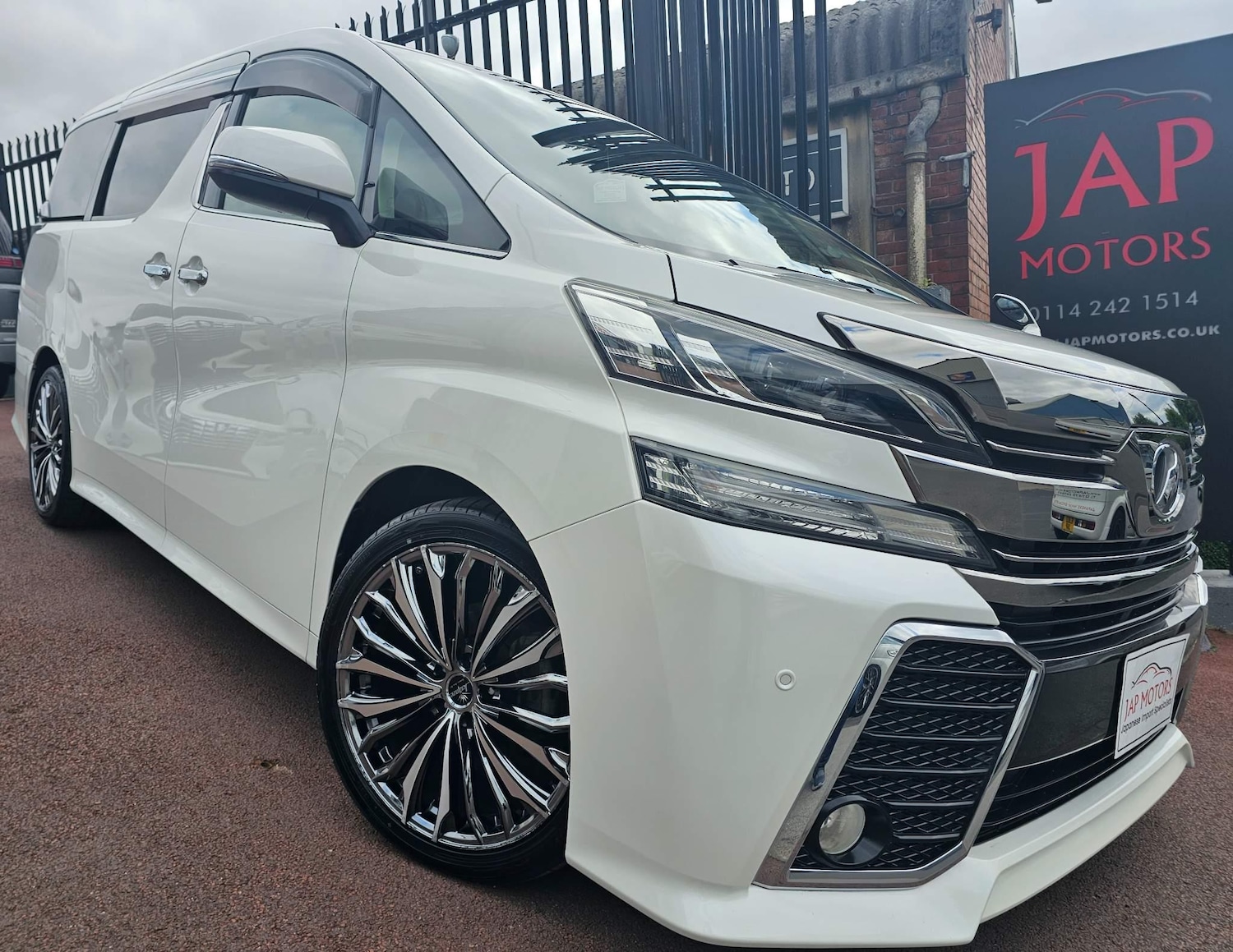 Used Toyota Vellfire 2024 for sale - 76995099: Photo 2