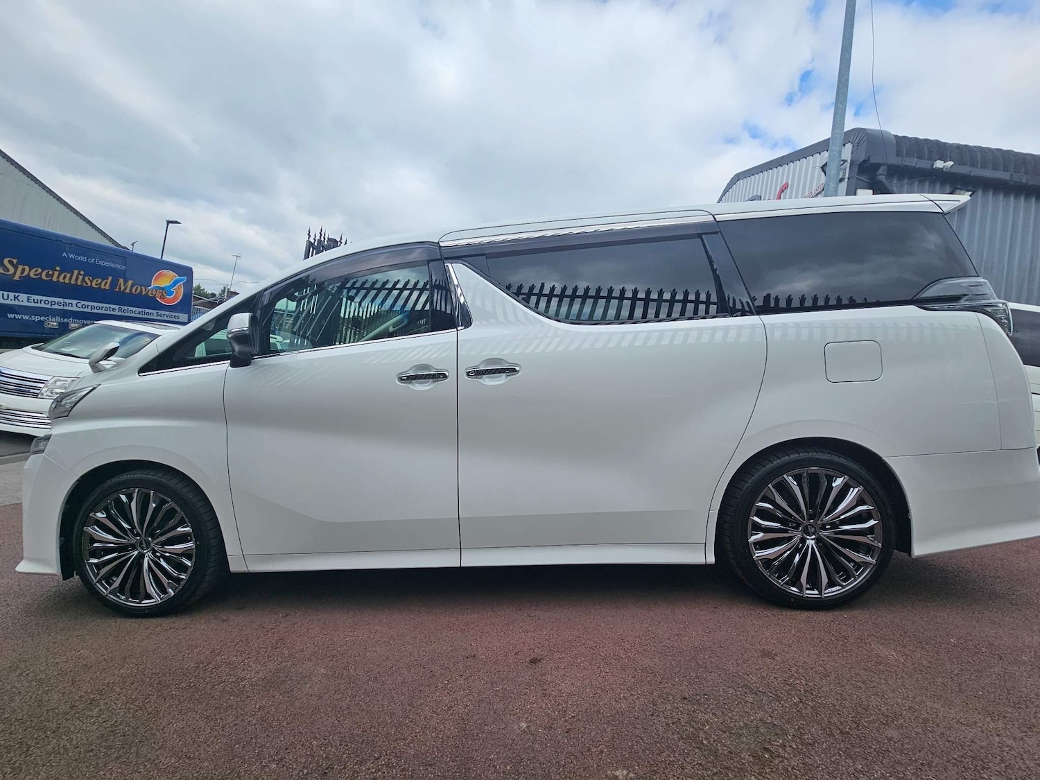 Used Toyota Vellfire 2024 for sale - 76995099: Photo 29