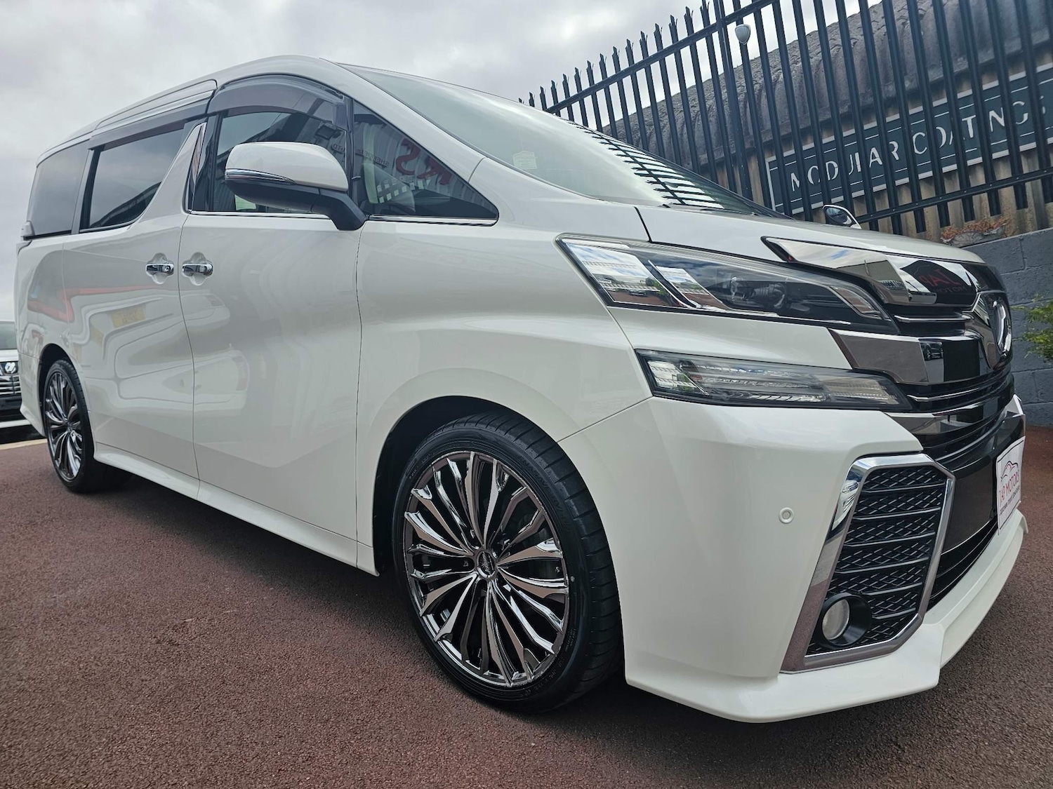 Used Toyota Vellfire 2024 for sale - 76995099: Photo 9