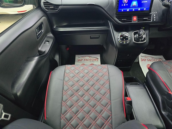 Used Toyota Voxy 2017 for sale - 74339247: Photo 34