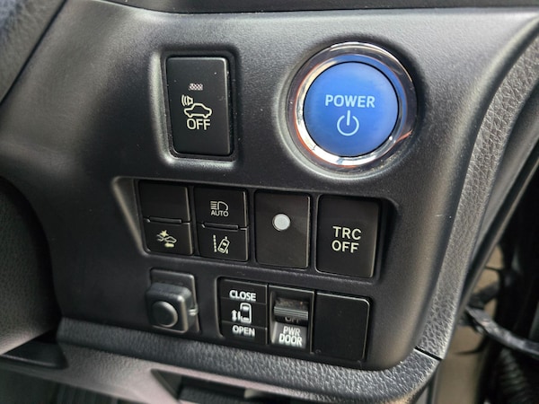 Used Toyota Voxy 2017 for sale - 74339247: Photo 46
