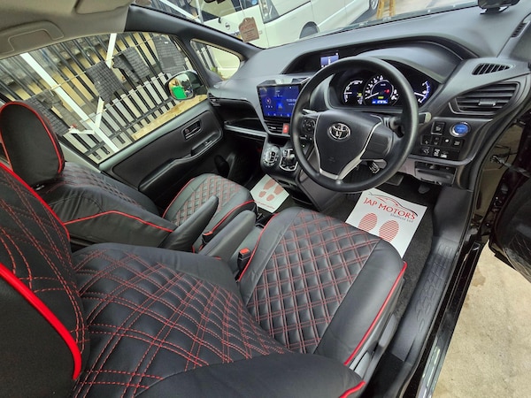Used Toyota Voxy 2017 for sale - 74339247: Photo 4