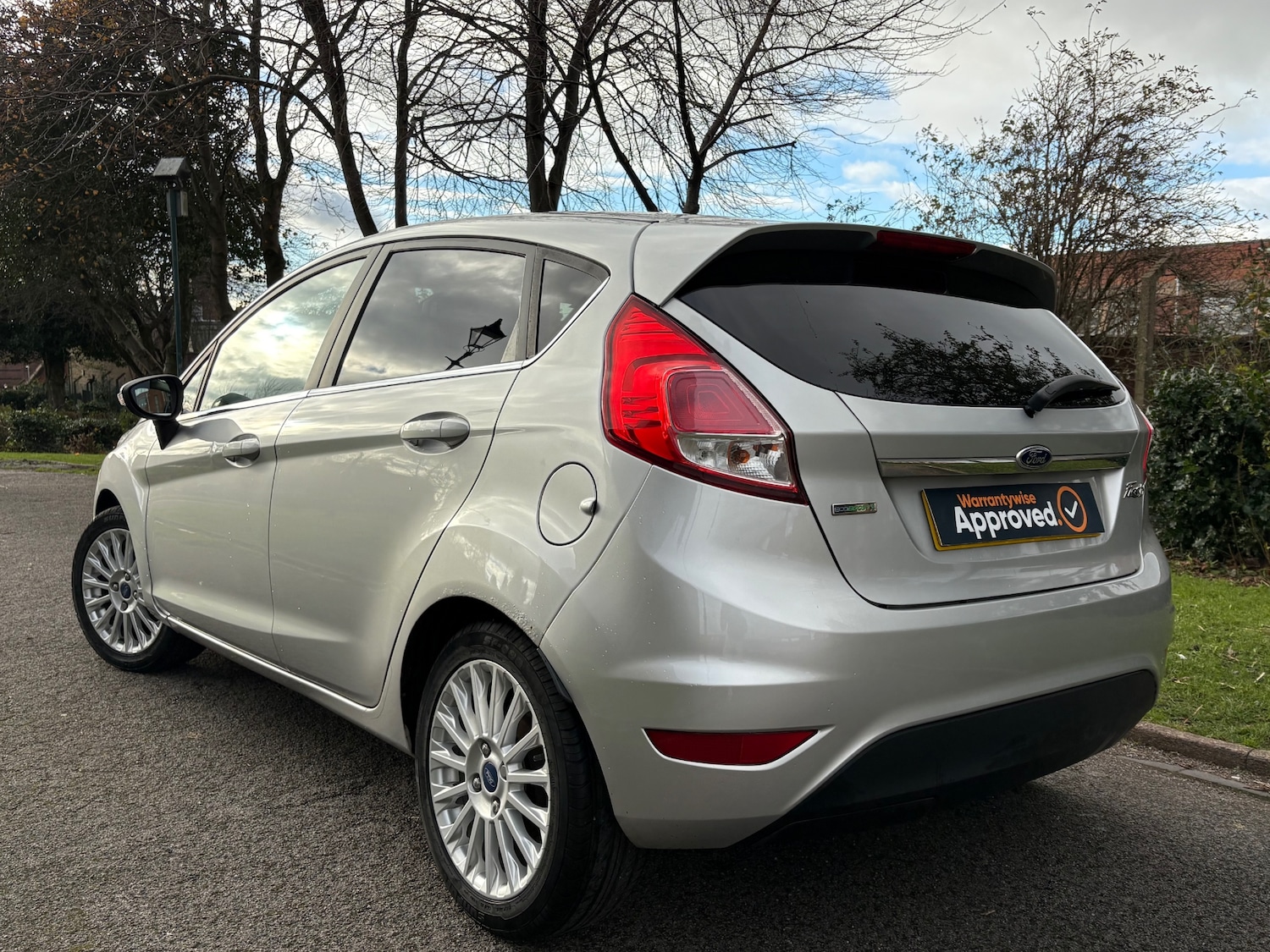 Used Ford Fiesta 2015 for sale - 76612177: Photo 2