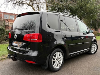 Used Volkswagen Touran 2011 for sale - 77201345: Photo