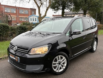 Used Volkswagen Touran 2011 for sale - 77201345: Photo