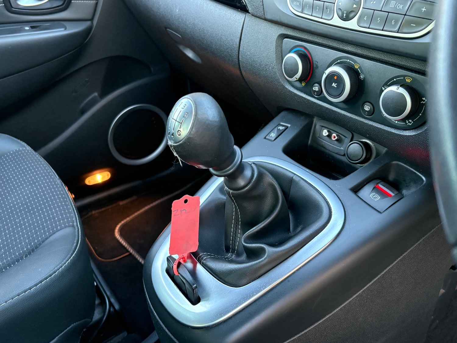 Used Renault Scenic 2011 for sale - 76714105: Photo 16