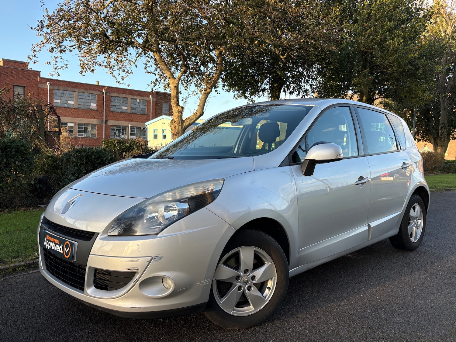 Used Renault Scenic 2011 for sale - 76714105: Photo 2