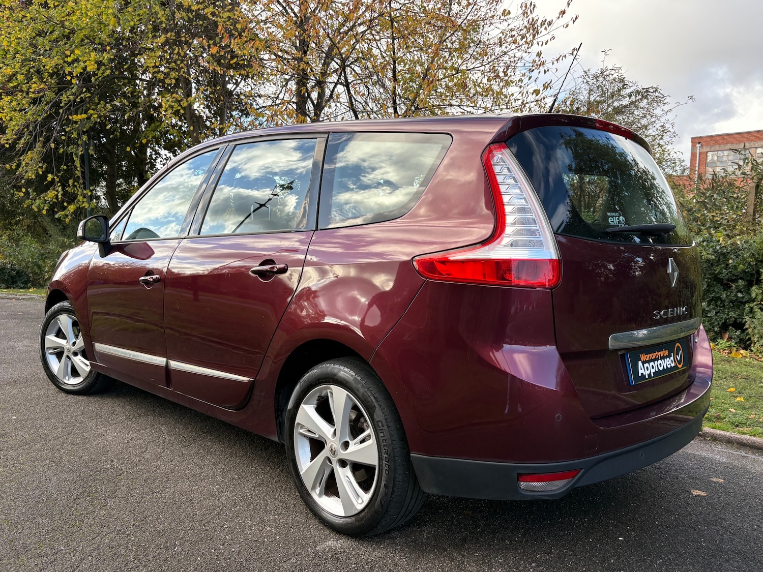 Used Renault Grand Scenic 2013 for sale - 76374730: Photo 2