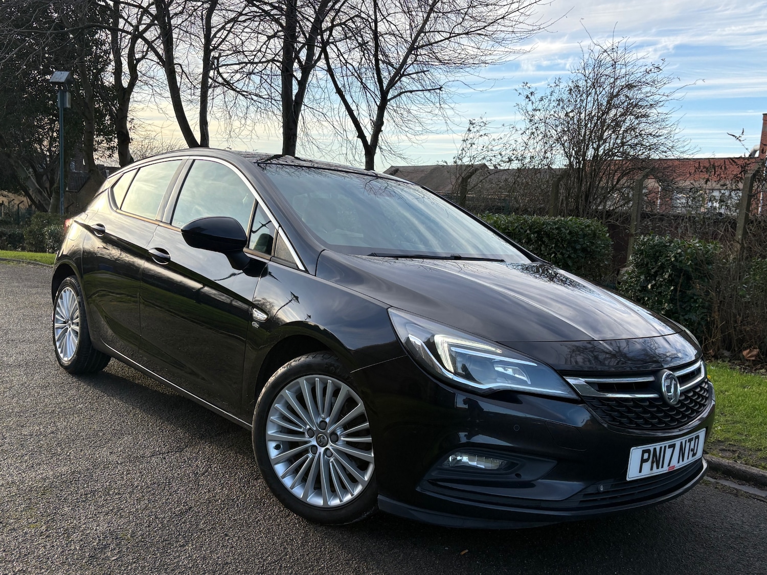 Used Vauxhall Astra 2017 for sale - 76910769: Photo 1