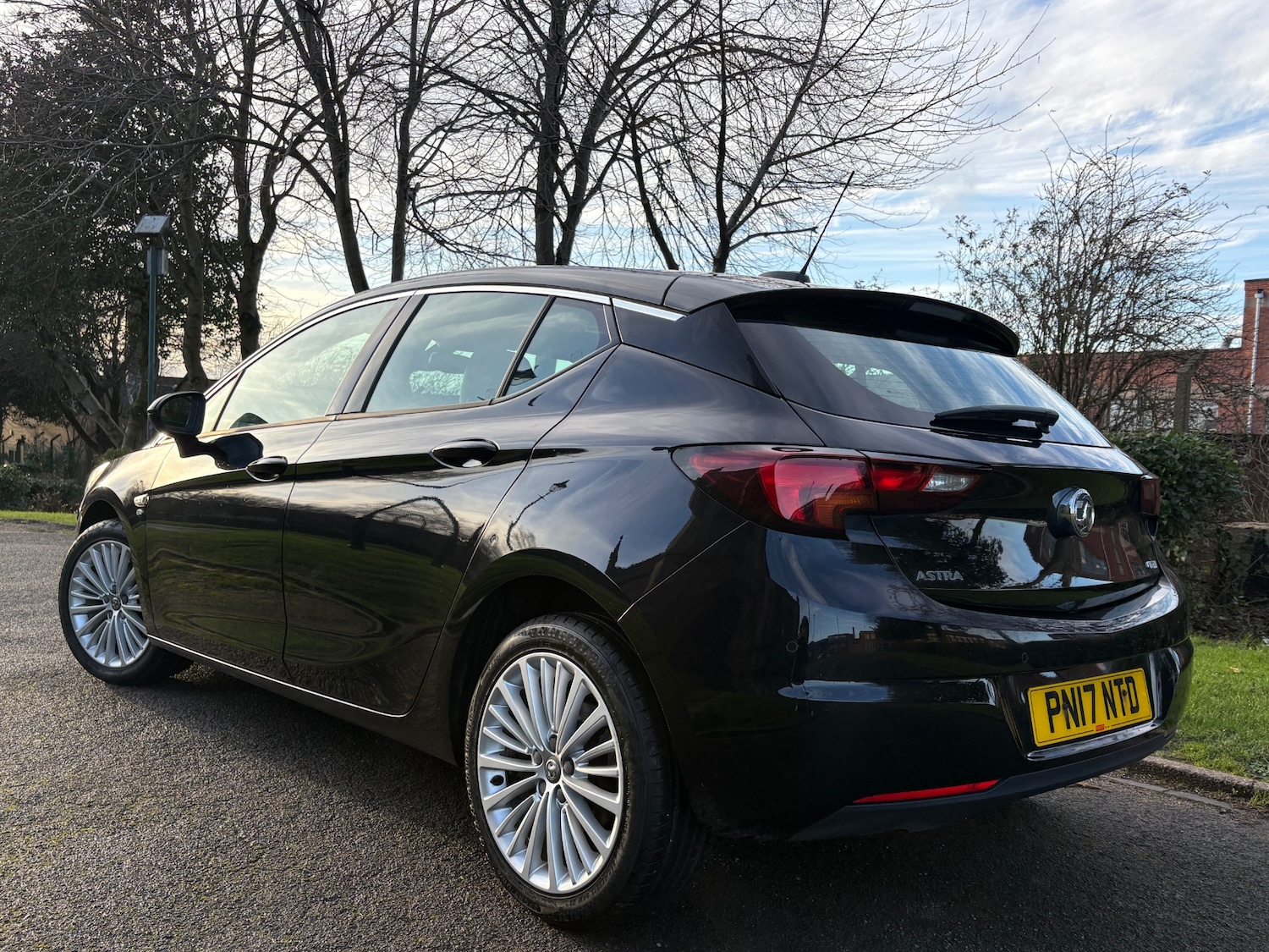 Used Vauxhall Astra 2017 for sale - 76910769: Photo 2