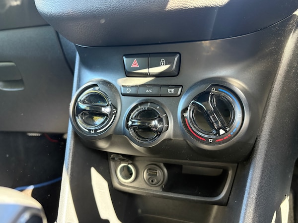 Used Peugeot 208 2012 for sale - 76027016: Photo 15