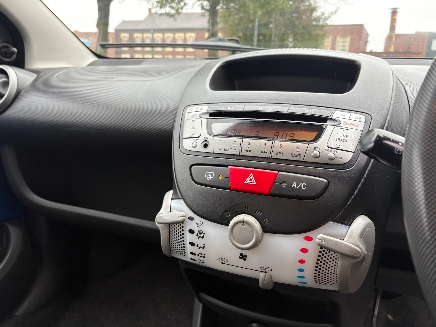 Used Peugeot 107 2014 for sale - 77154530: Photo 11