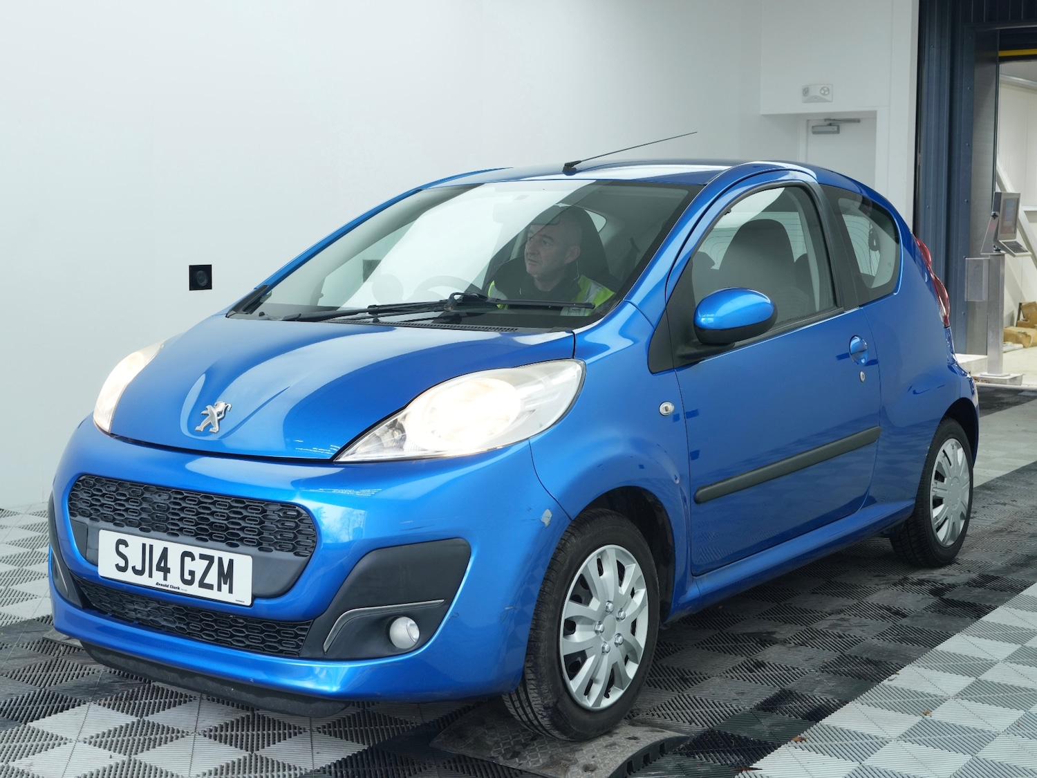 Used Peugeot 107 2014 for sale - 77154530: Photo 2